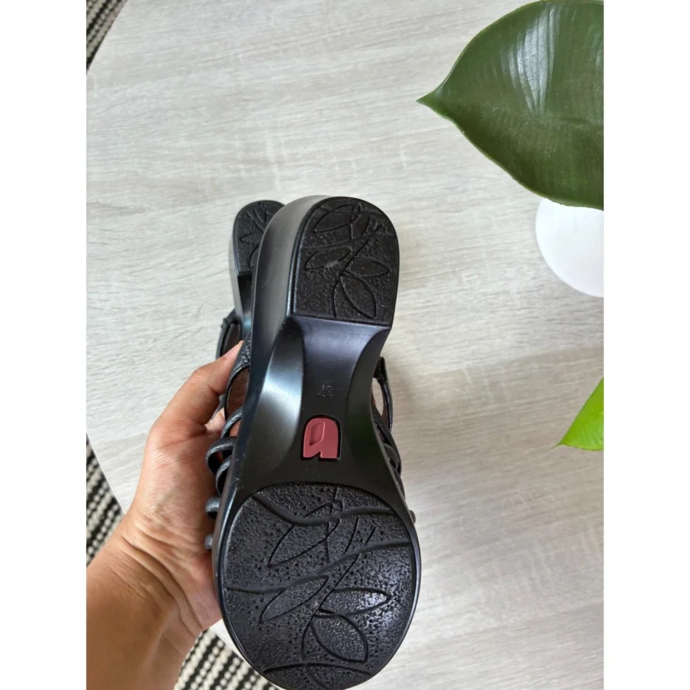 Umberto Raffini Womens Black Leather Flower Wedge Slide Sandals Size 37